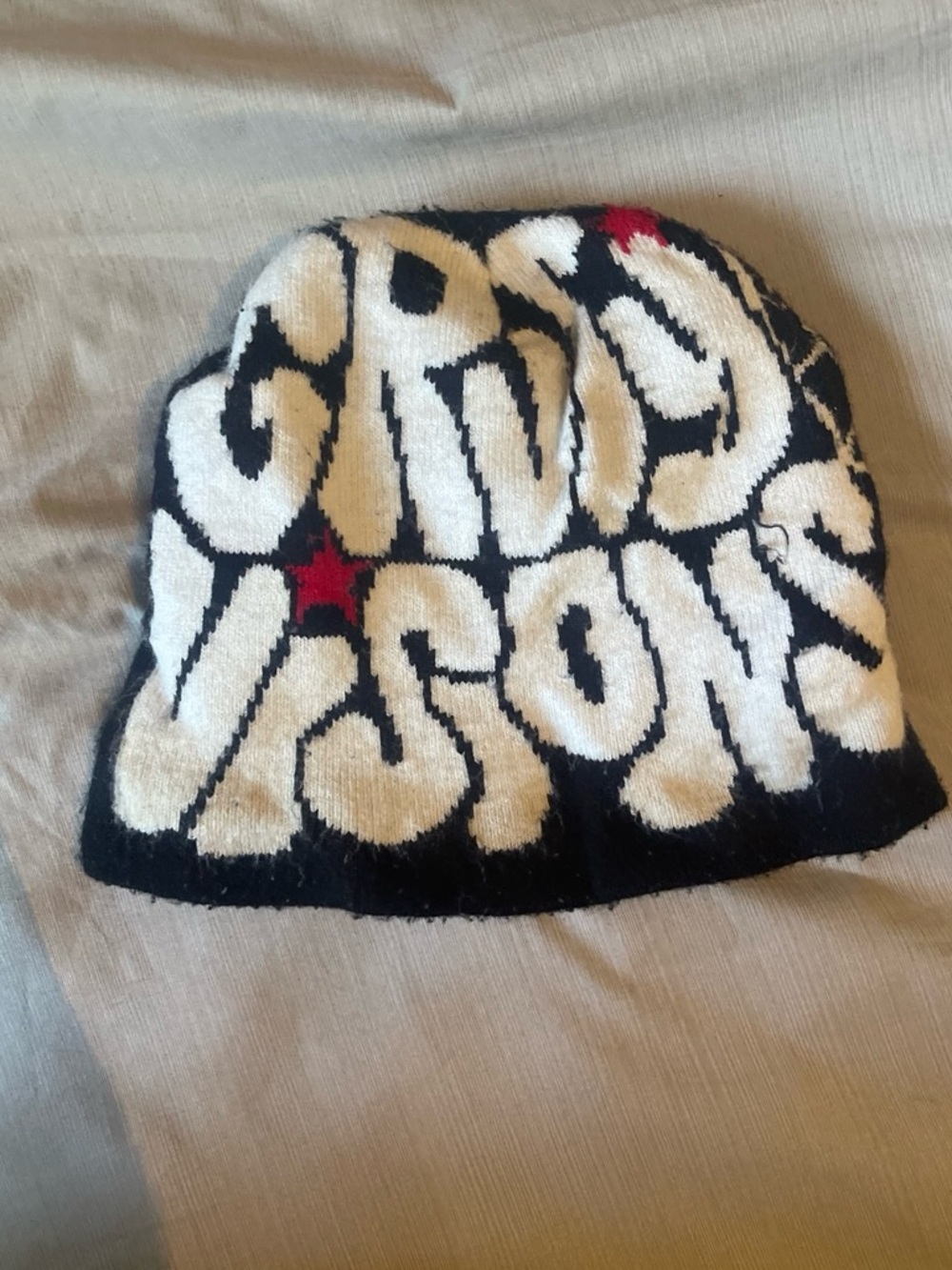 & Other Stories Black and White Knit Kids Beanie with Red Star